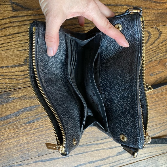 EUC multi function Michael Kors purse - Picture 4 of 4